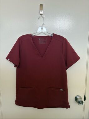 Figs - Casma Three-Pocket Scrub Top - Dark Cherry - Medium